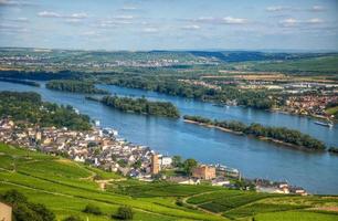 cidade de ruedesheim na margem do rio rhein, rhein-main-pfalz, alemanha foto