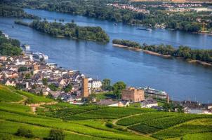 cidade de ruedesheim na margem do rio rhein, rhein-main-pfalz, alemanha foto