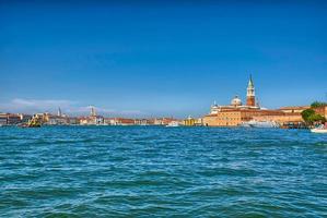 bela vista para o mar veneziano de verão em veneza, itália, hdr foto