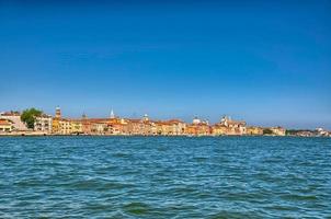 bela vista para o mar veneziano de verão em veneza, itália, hdr foto