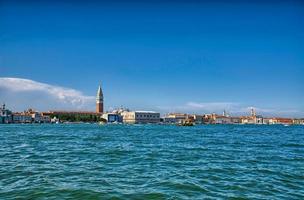 bela vista para o mar veneziano de verão em veneza, itália, hdr foto