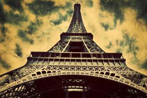torre eiffel em paris, fance em estilo retrô. foto