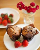 muffins de chocolate com morango