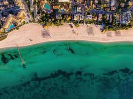 vista aérea da praia em palma de mallorca foto