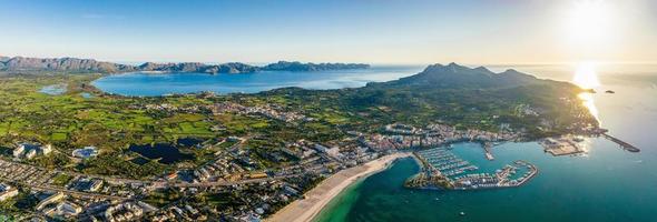 vista aérea da praia em palma de mallorca foto