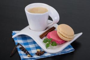 café com macarons foto