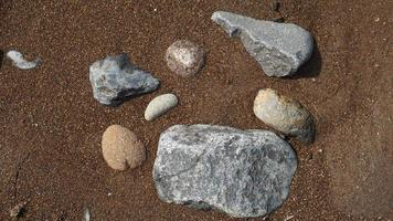 fundo de rocha do rio. padrão de pedra do mar. textura de pedra foto