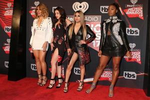 los angeles, 5 de março - quinta harmonia, dinah jane, lauren jauregui, ally brooke, normani kordei no iheart music awards de 2017 no fórum em 5 de março de 2017 em los angeles, ca foto