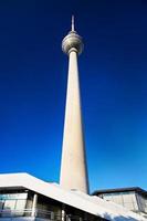 berlim, alemanha, 2022 - torre de tv ou fersehturm em berlim, alemanha foto