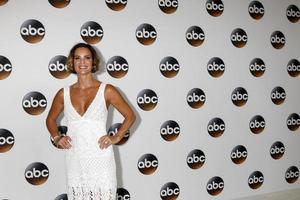 los angeles, 6 de agosto - gabrielle anwar na festa abc tca summer 2017 no beverly hilton hotel em 6 de agosto de 2017 em beverly hills, ca foto