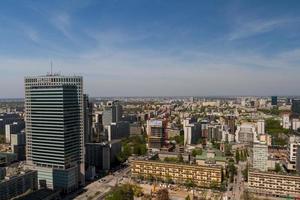 horizonte de varsóvia com torres de varsóvia foto