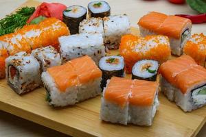 conjunto de sushi do japão foto