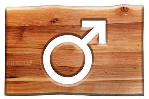 símbolo masculino cortado em placa de madeira isolada em branco. foto