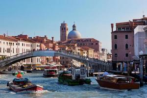 Veneza, Itália. uma ponte sobre o grande canal foto