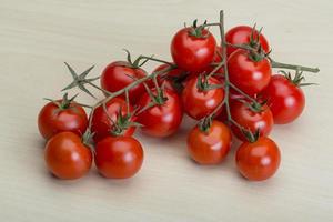 ramo de tomate cereja foto