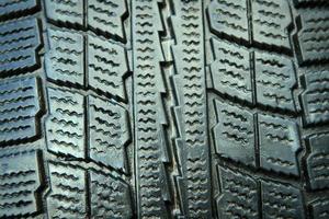 closeup de pneu de inverno novo