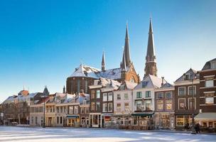 praça principal de Delft no inverno foto