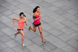mulheres de fitness correndo