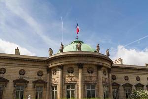 edifício histórico em paris frança foto