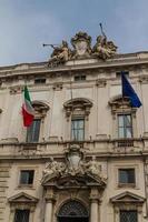 roma, o edifício da consulta na praça do quirinale. foto