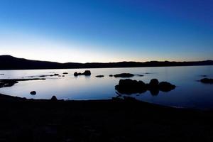 mono lago amanhecer foto