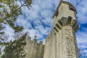 fortaleza de cesta no monte titano, san marino foto