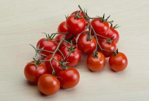 ramo de tomate cereja foto