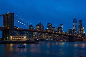 Manhattan à noite foto