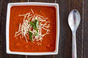 sopa de tomate caseiro fresco foto