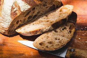 fatias de pão de forma artesanal redondas foto