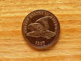 moeda dos eua anverso da moeda de 1 centavo mostrando a águia voadora foto