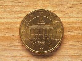 Moeda de 50 centavos mostrando o portão de Brandemburgo, moeda da Alemanha, UE foto