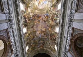 afrescos de andrea pozzo na igreja de sant ignazio, roma, itália foto
