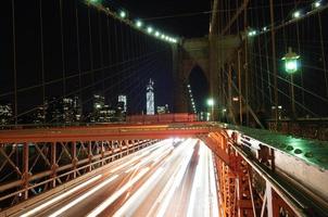 noite da ponte de brooklyn, nyc foto