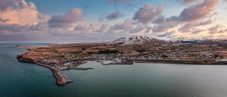 vista panorâmica aérea da cidade histórica de husavik foto