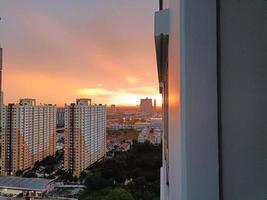 paisagem urbana e pôr do sol na tailândia. foto