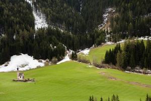 belas paisagens montanhosas nos Alpes foto