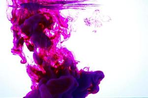 explosão de tinta violeta foto