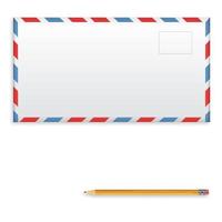 postar envelope e lápis amarelo isolado no fundo branco. foto