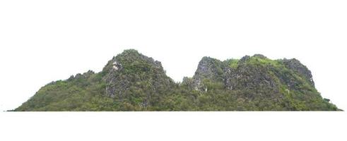 montanha de pedra isolar no fundo branco foto