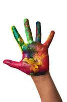 mão de criança pintada de cor
