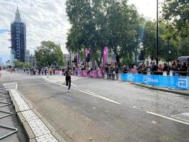 londres no reino unido em outubro de 2021 uma vista da maratona de londres foto