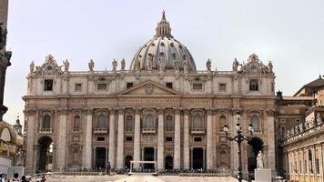 vista da basílica de são pedro no vaticano foto