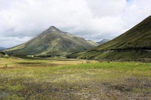 uma vista das terras altas da Escócia perto de Ben Nevis foto