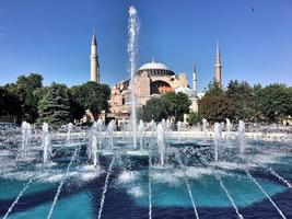 uma vista da hagia sofia em istambul foto