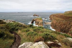 uma vista da costa da Cornualha no Lands End foto