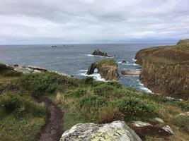 uma vista da costa da Cornualha no Lands End foto