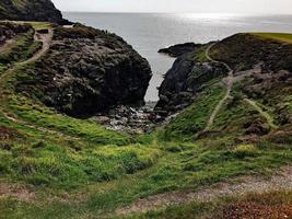 uma vista da ilha de man perto de port erin foto