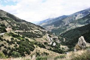 uma vista dos Pirenéus do lado francês foto