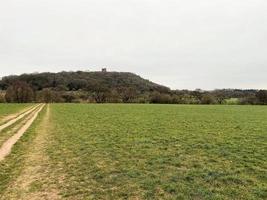 uma vista da zona rural de cheshire em peckforton hills foto